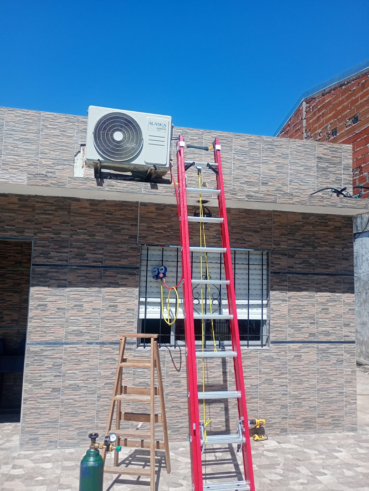 Instalación de aire acondicionado exterior